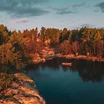Braennskaer & Glamping Lodge *