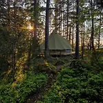 Braennskaer & Glamping Lodge *