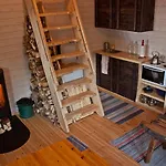 Braennskaer & Glamping Lodge *