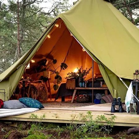 Lodget Braennskaer & Glamping