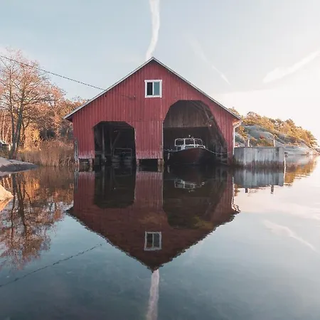 Lodget Braennskaer & Glamping *