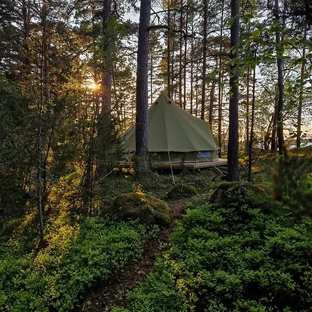 Braennskaer & Glamping Lodge *