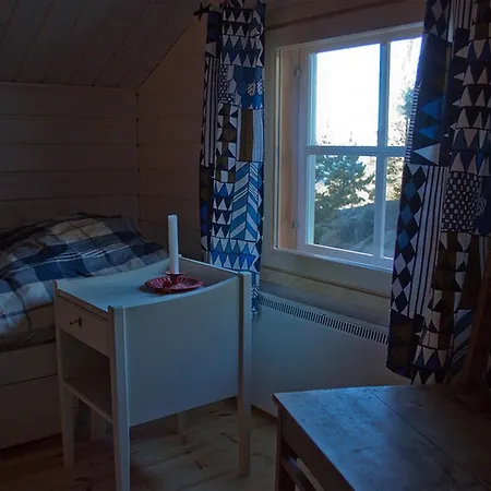 Braennskaer & Glamping Деревянный коттедж *