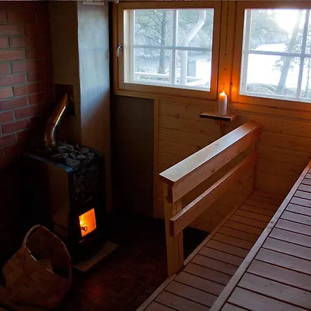 Braennskaer & Glamping Деревянный коттедж *