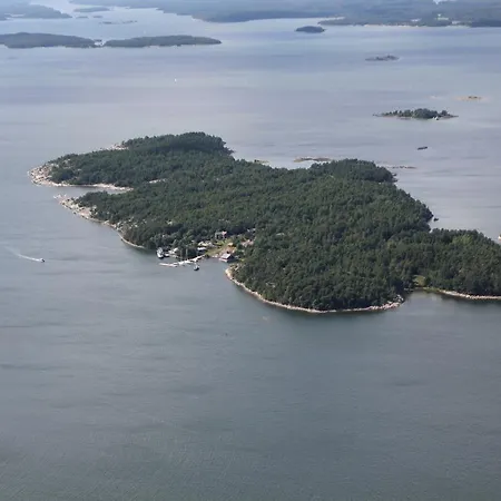 Braennskaer & Glamping Lodge